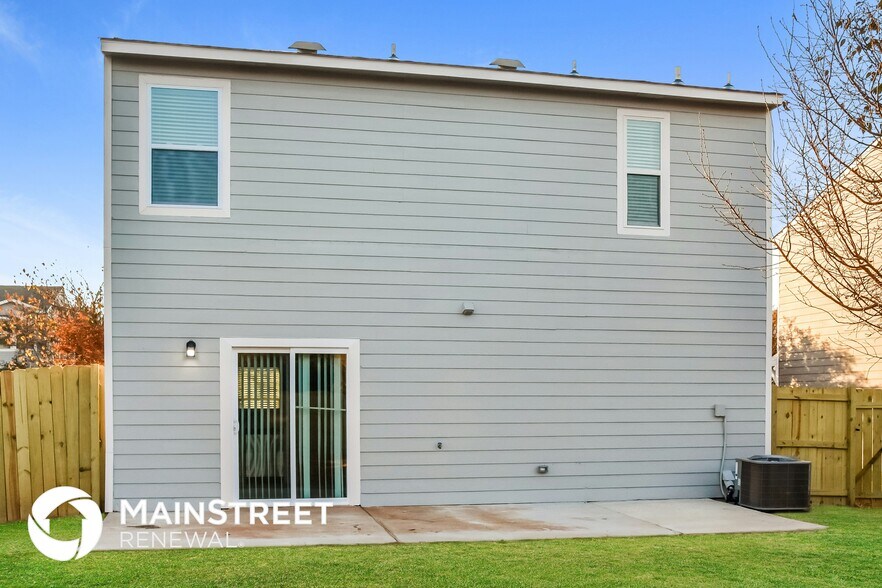 Building Photo - 3102 Lakeland Dr SW