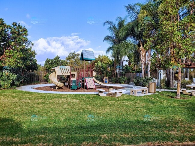 Building Photo - Fantastic Town home off of 76 with A/C.