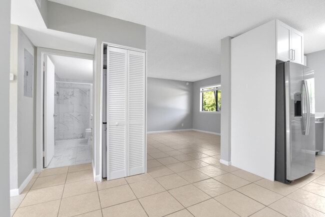Building Photo - 400 Nottingham Cir