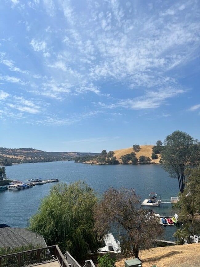 Building Photo - Home located in a gated Lakefront community with 3 swim areas & a boat dock