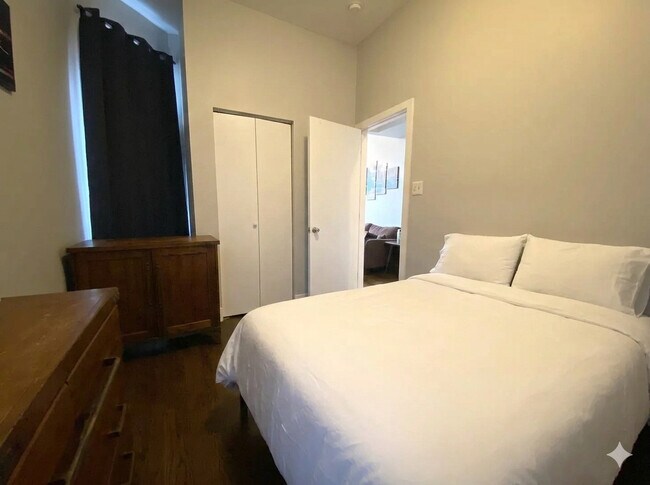 Building Photo - 2129 N Racine Ave