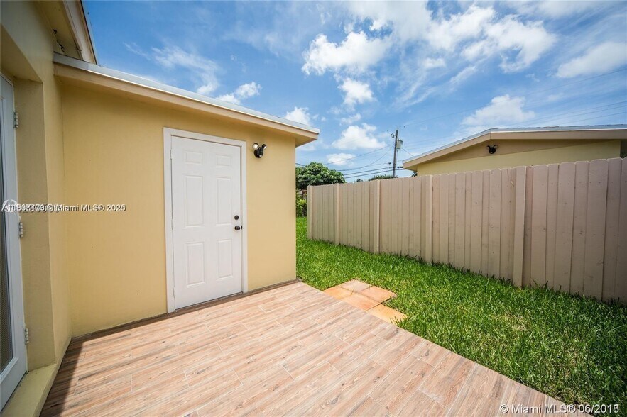 Building Photo - 1748 NE 180th St