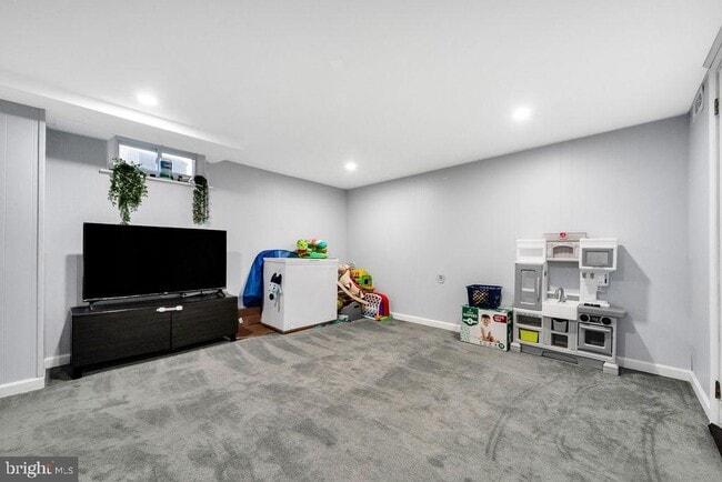 Building Photo - 945 Fariston Dr