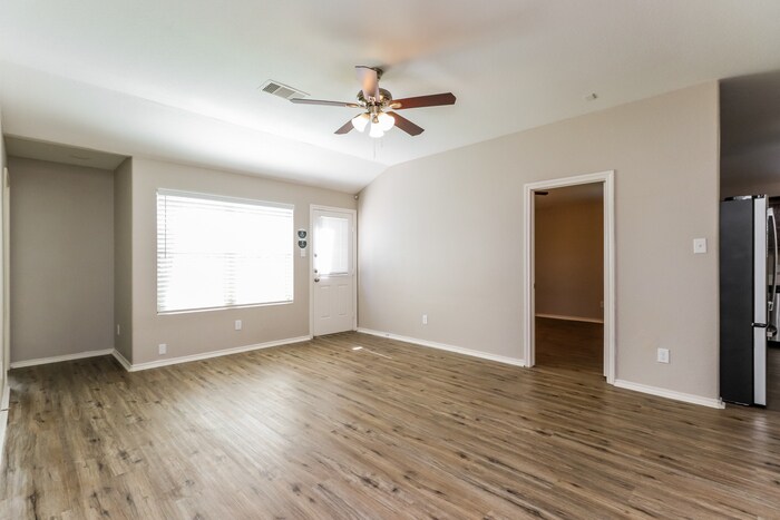 Building Photo - 816 Lightningbug Ln