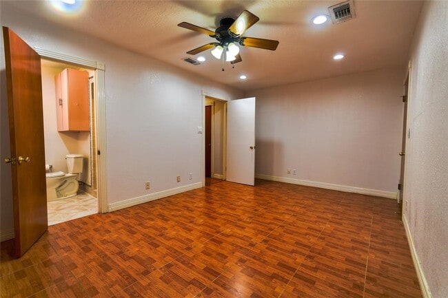 Building Photo - 10518 Hazelhurst Dr