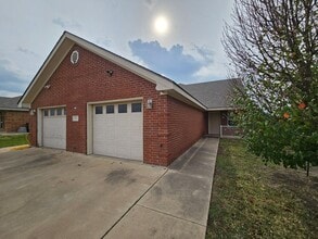 Building Photo - AVAILABLE NOW!