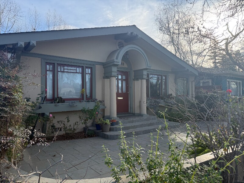 Building Photo - 588 S 15th St