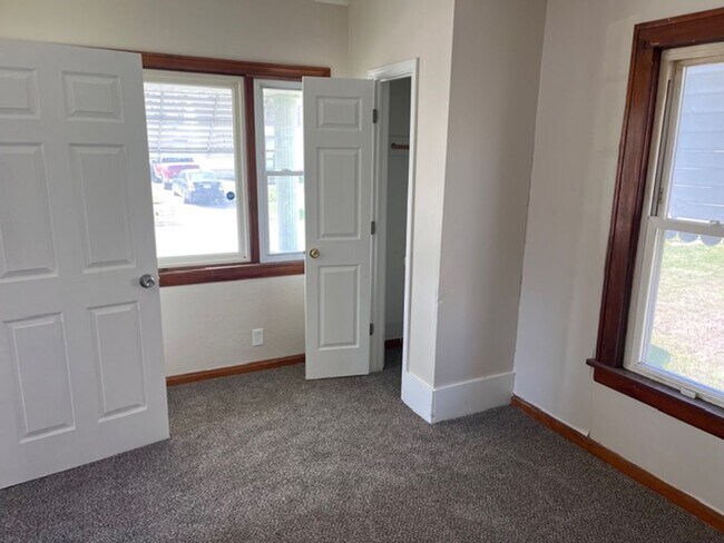 Building Photo - 4 Bed - 1.5 Bath - Single Family Home in Lorain