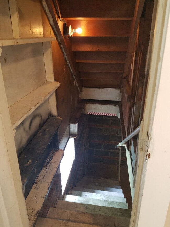 Building Photo - 310 Ridge St NW