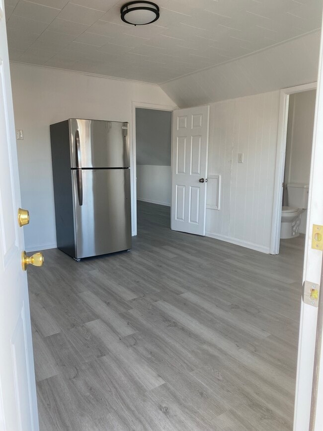 Building Photo - 56 Charles St