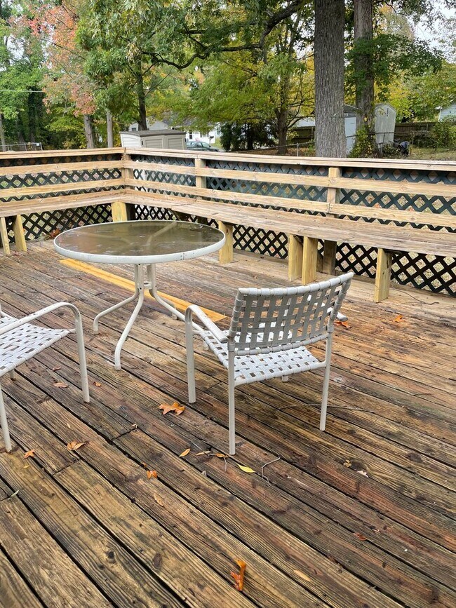 Building Photo - Updated 3 Bedroom- Convenient to Restaurants, Cone Hospital & Wendover Ave