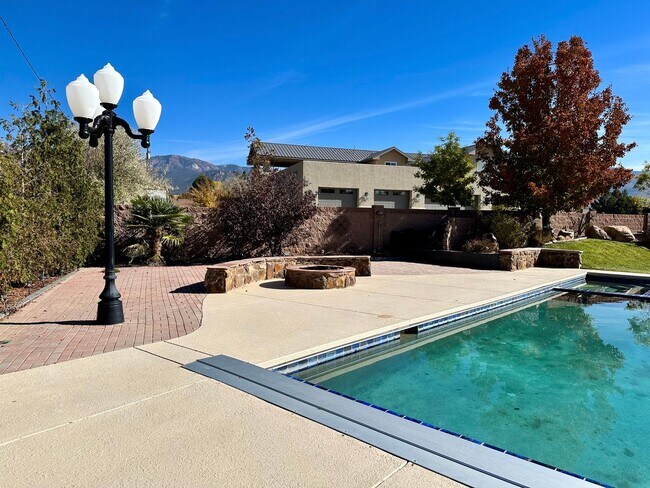 Building Photo - Move in Special Luxury 4 bedroom 4.5 bathr...