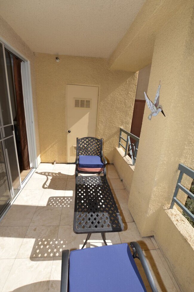 Building Photo - Fully Furnished, 1 Bd / 1 Ba Luxury Condo