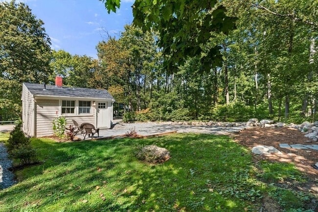 Building Photo - 498 Beechwood St