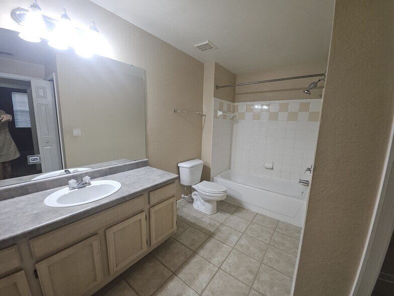 Building Photo - 3281 Soho St