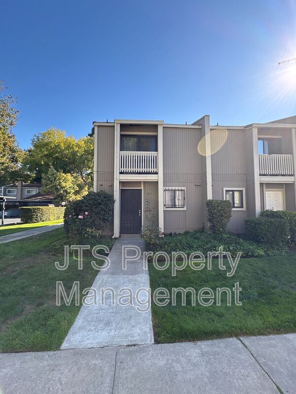 Building Photo - 45 Derow Ct