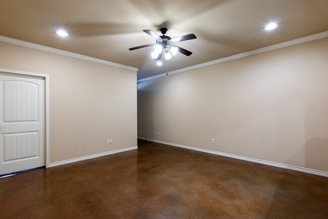 Building Photo - 312 Newcomb Ln
