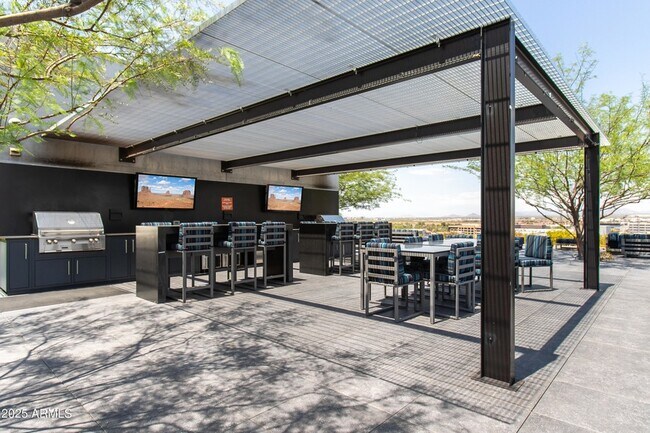 Building Photo - 7180 E Kierland Blvd