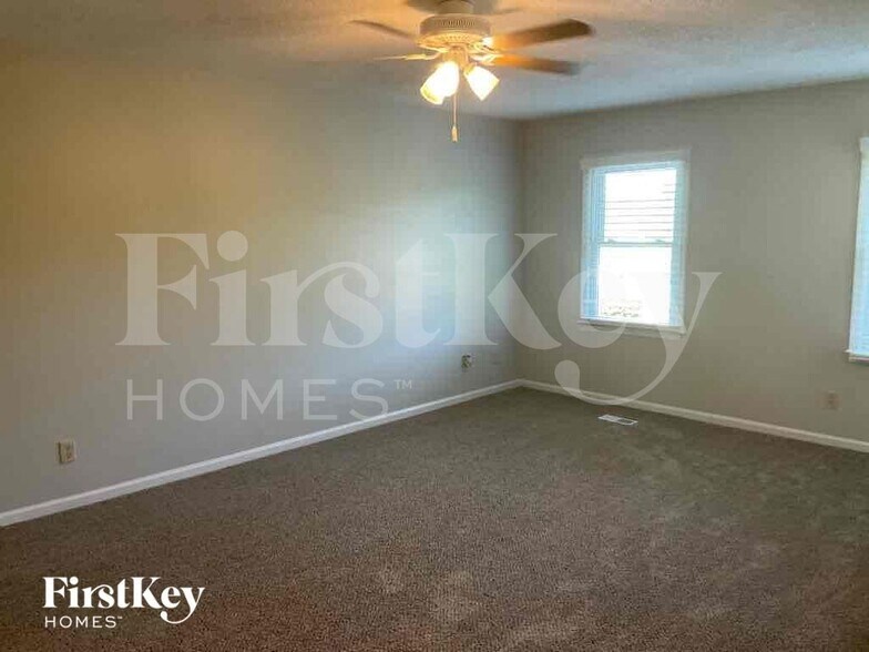 Building Photo - 12 Hickory Knoll Ct