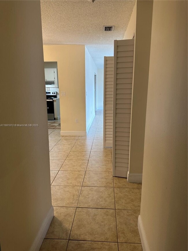 Building Photo - 535 W 79th Pl