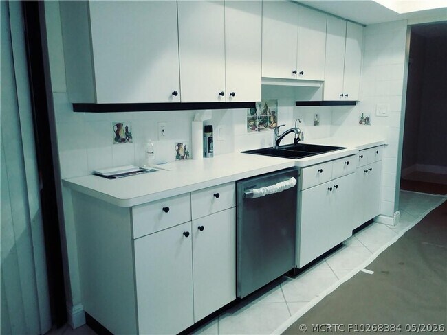 Building Photo - 2630 NW 42nd Terrace