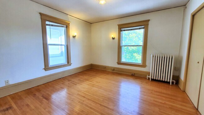 Building Photo - 2204 Emerson Ave S