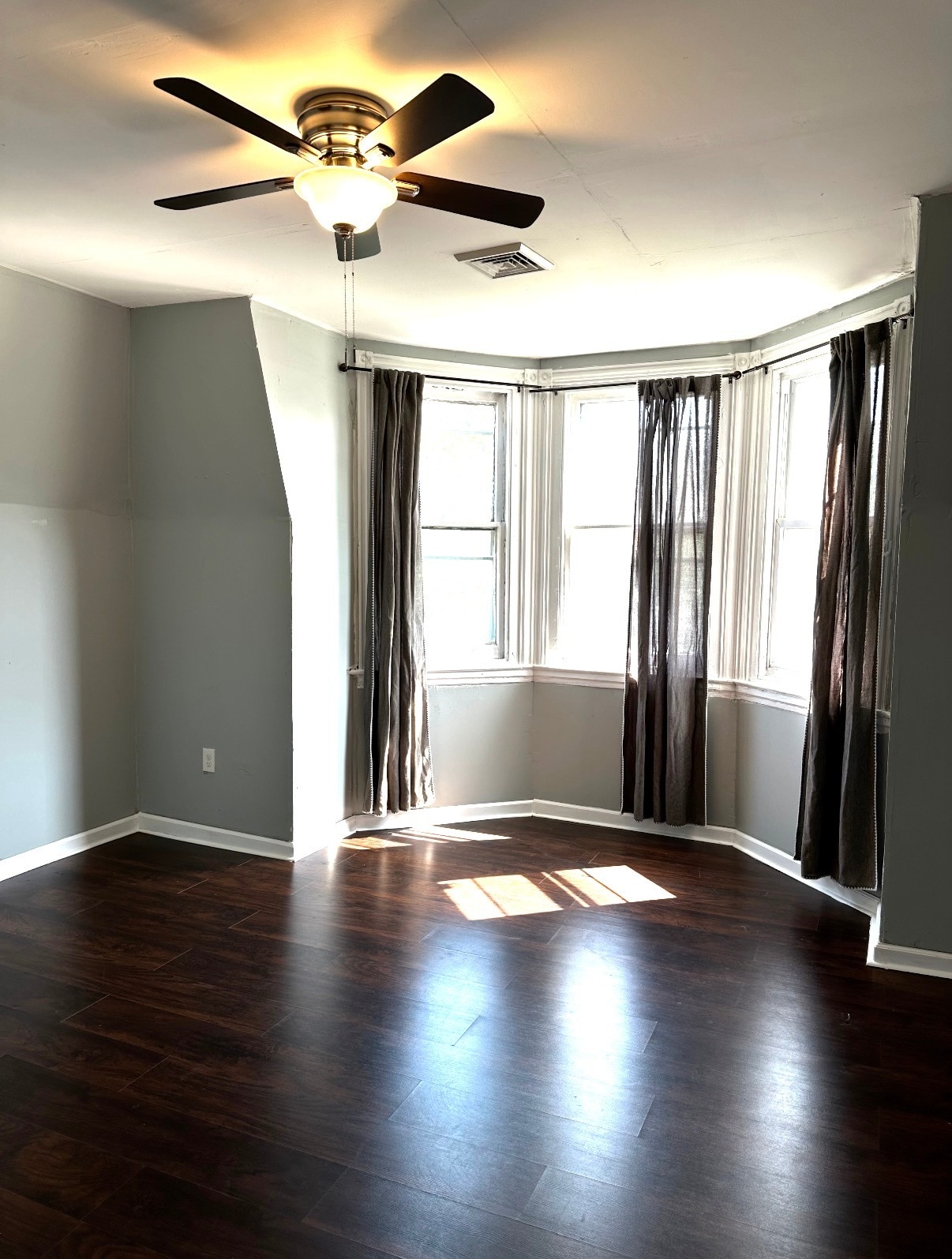 Front bedroom - 4909 Cedar Ave