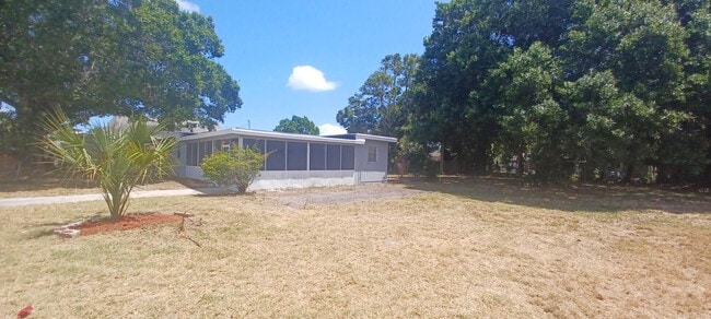 Building Photo - 1810 S 32nd St