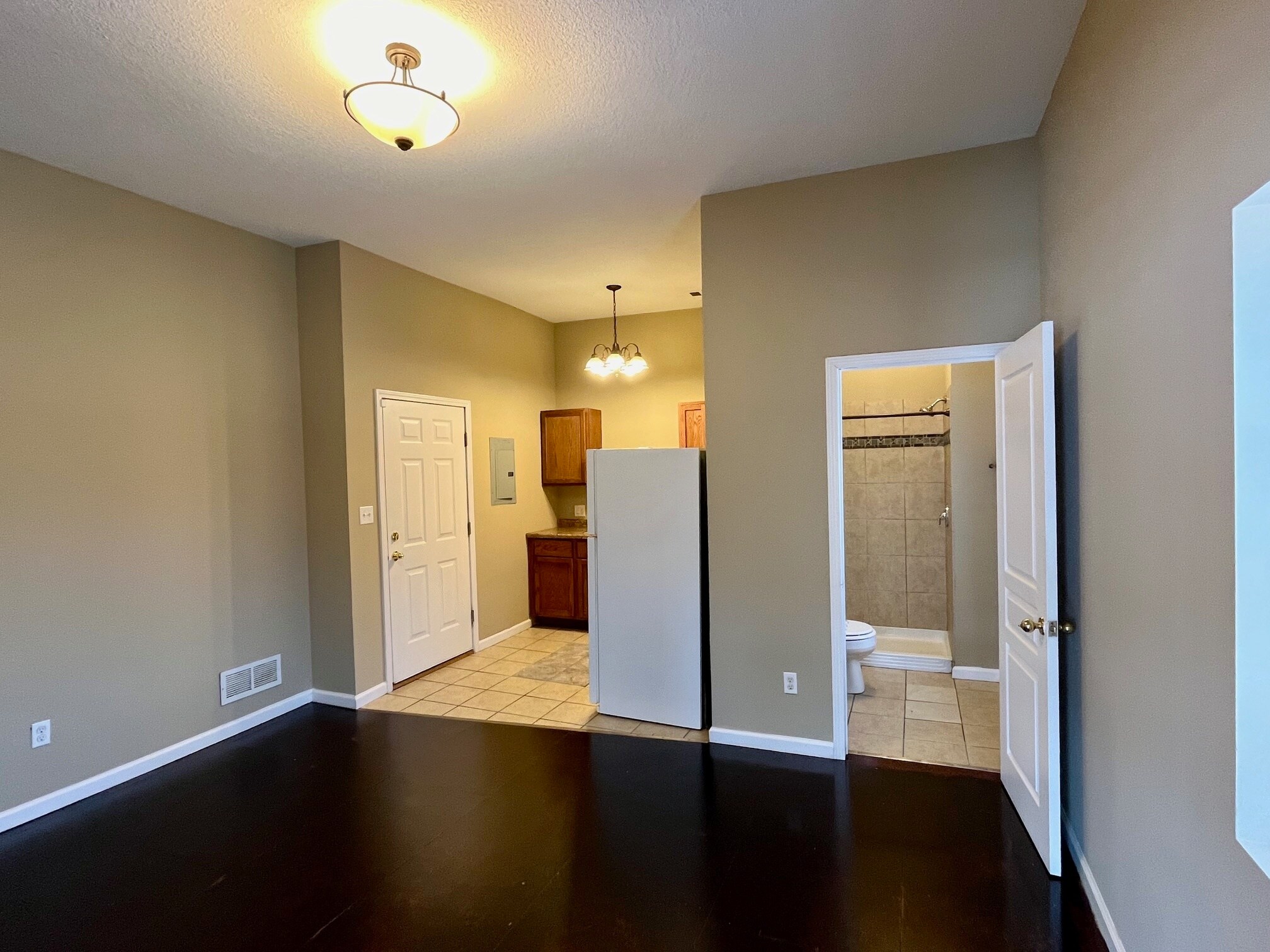 Building Photo - 105 W Market St