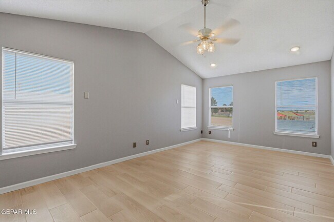 Building Photo - 12325 Tierra Bella Dr