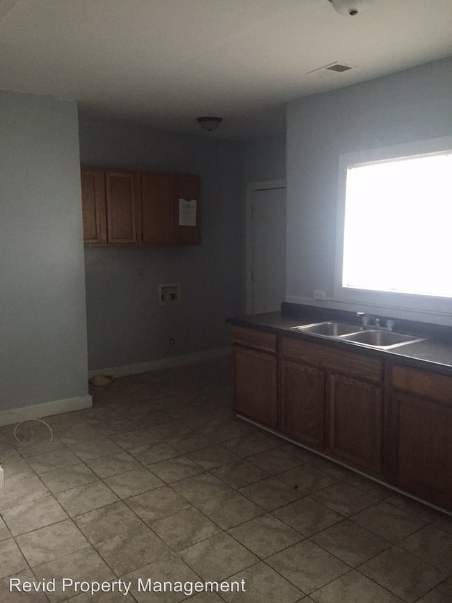 Building Photo - 1954 Manila Ave