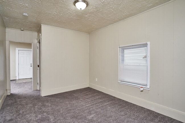 Building Photo - New 3 Bed 2 bath home