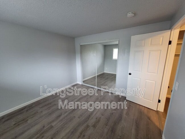 Building Photo - 3286 NE Lancaster St