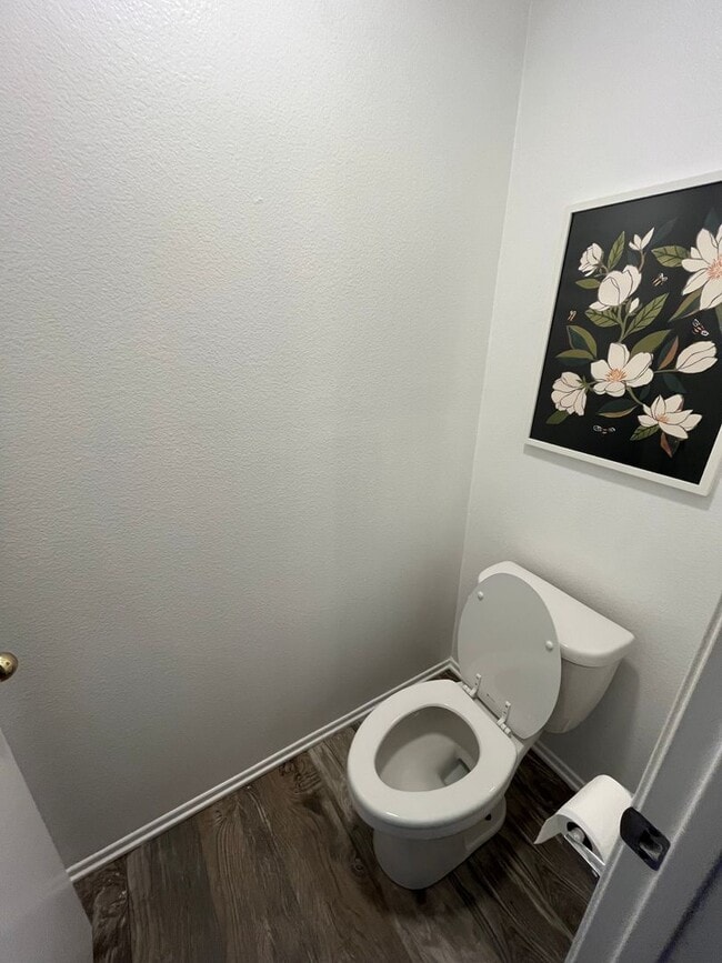 Building Photo - Spacious 4br/3ba Single Family Residence in Beautiful Eastlake Greens Community