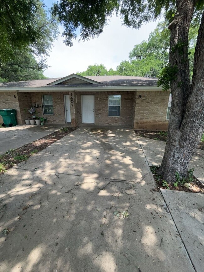 Building Photo - In the heart of Harker Heights this 2-bedr...