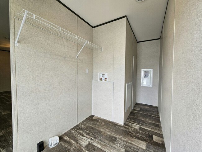 Building Photo - 1027 Myakka Dr