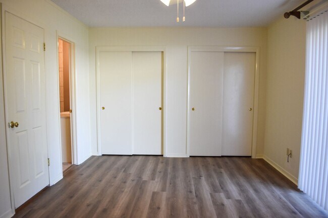 Building Photo - Three Bedroom Two Bath outside Eglin Gates