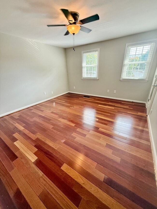 Building Photo - 2 Bedroom Hermitage condo only $1600!  Ava...