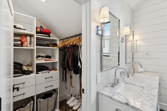 Building Photo - 1810 Quail Ct