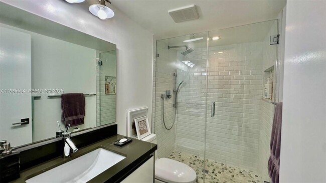 Building Photo - 2030 S Ocean Dr