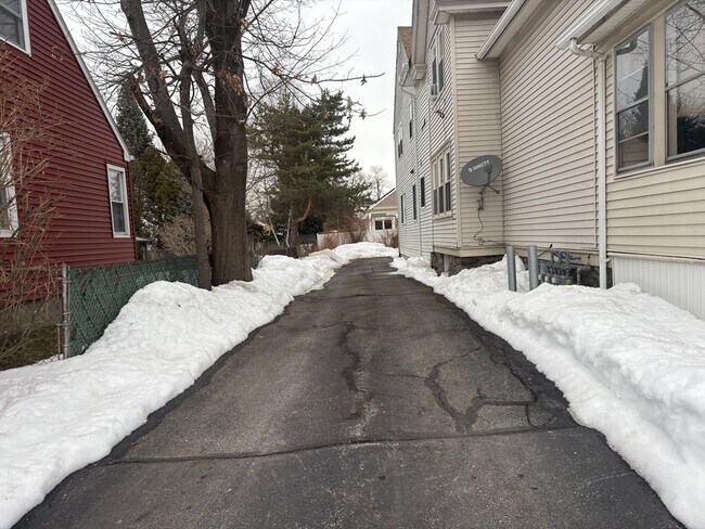 Building Photo - 19 Summerhill Ave