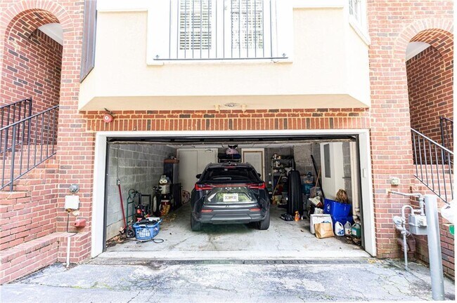 Building Photo - 754 Clifton Heights Ln NE