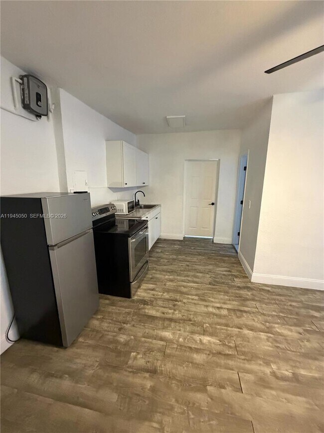 Building Photo - 850 NW 2nd St