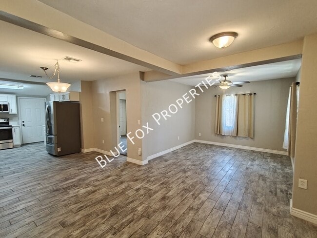Building Photo - 619 S Highland Ave
