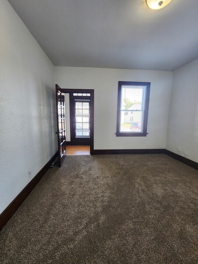 Building Photo - 2407 Windsor Ave