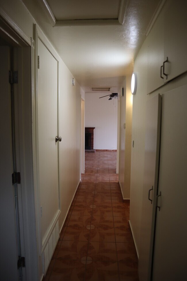 Building Photo - Apple Valley, 3 Bedroom, 2 Bathrooms, 1/2 ...