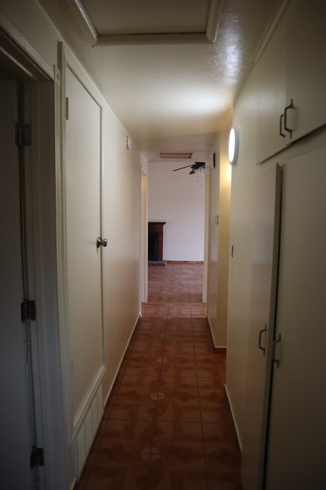 Building Photo - Apple Valley, 3 Bedroom, 2 Bathrooms, 1/2 acre property, Fully fenced