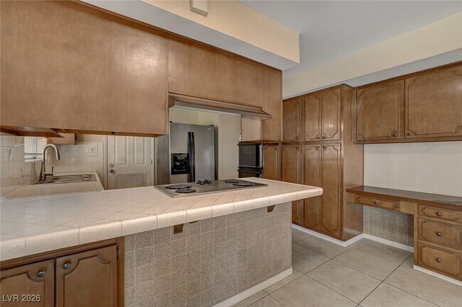 Building Photo - 5649 Sheila Ave