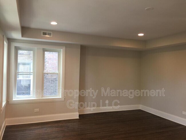 Building Photo - 5920 N Artesian Ave