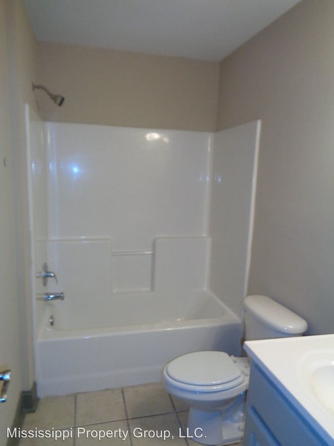 Building Photo - 3 br, 3 bath House - 111 Mondrian Place